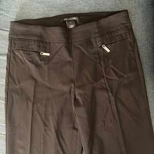 Size 8 | black stretch capri work pants